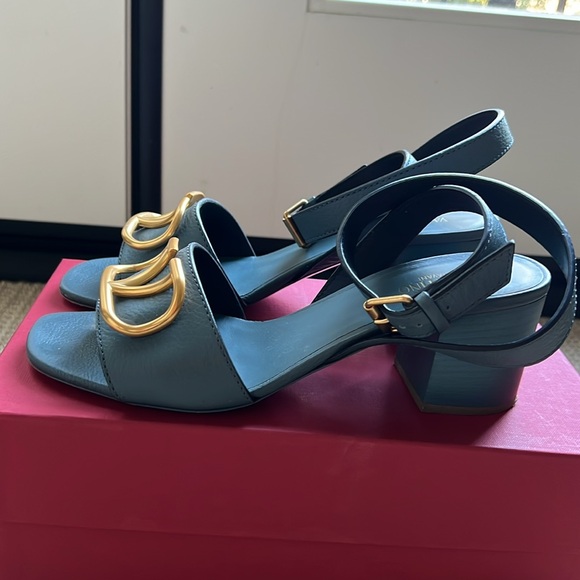 Valentino Garavani leather ankle strap sandals size 39.5 in very good condition - Picture 2 of 8